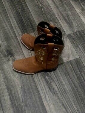 Brown Embroidered Western Cowboy Boots